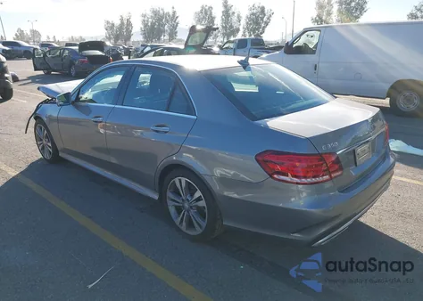 2015 Mercedes-Benz E 350 z USA, uszkodzony, nr VIN WDDHF5KB7FB089114